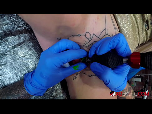 ❤️ Sully Savage, o bunăciune extrem de tatuată, și-a făcut un tatuaj pe clitorisul ei ️❌  at ro.tradeis.top ❌